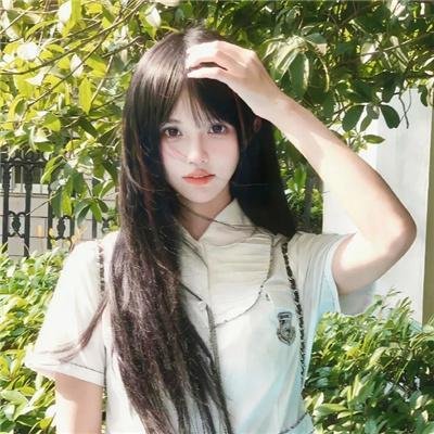 出墙红杏两家春